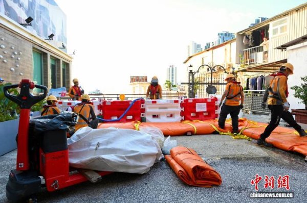双融网 超强台风“桦加沙”迫近 香港发出“三号风球”